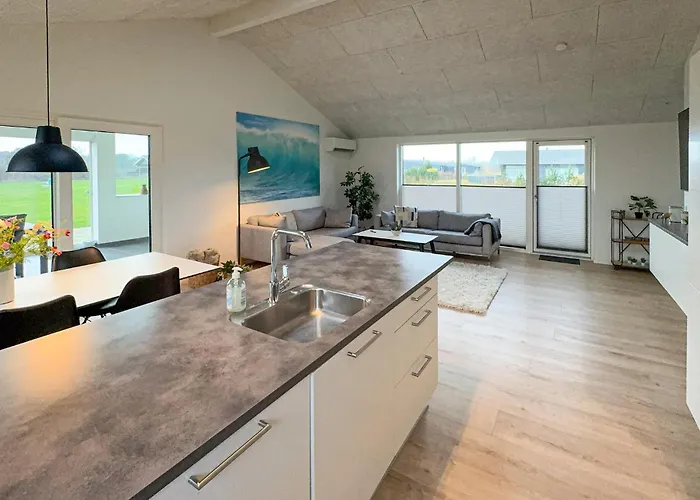 Stunning In With View